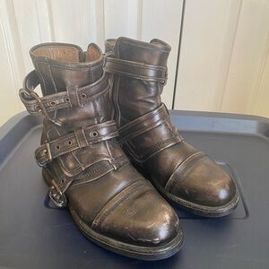 UGG Finney leather boot